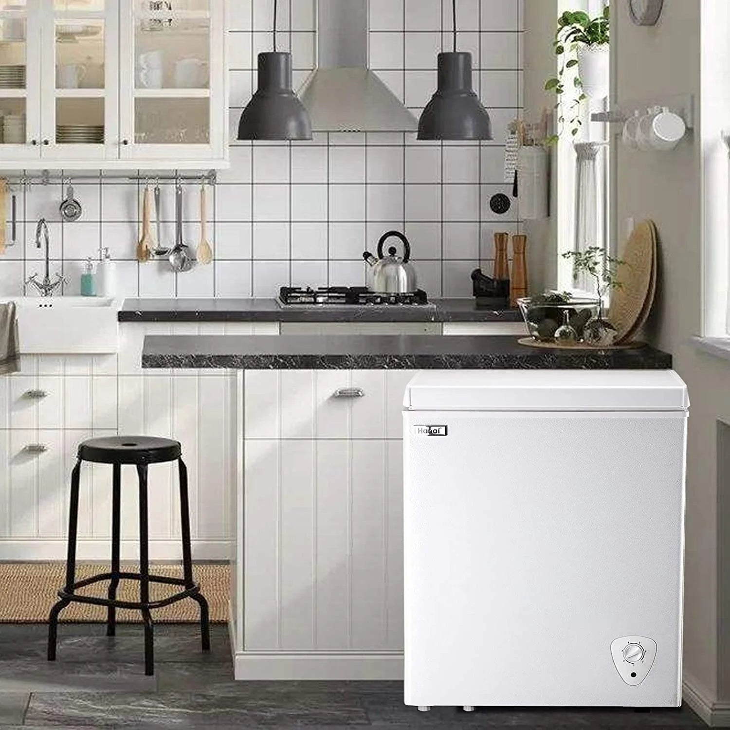 Compact Chest Freezer with Top Open Door and Removable Basket Y357