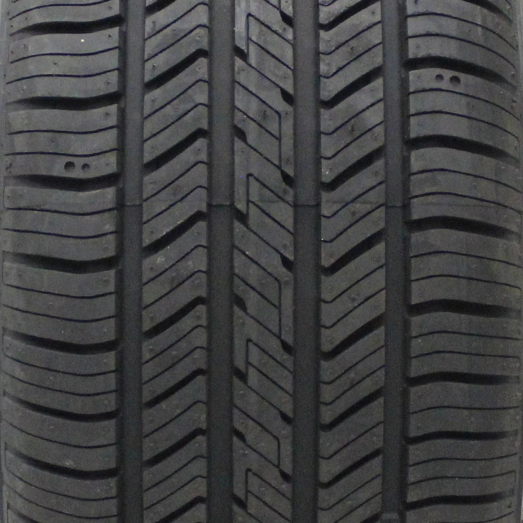 All-Season Tire 235/75R15 Z550