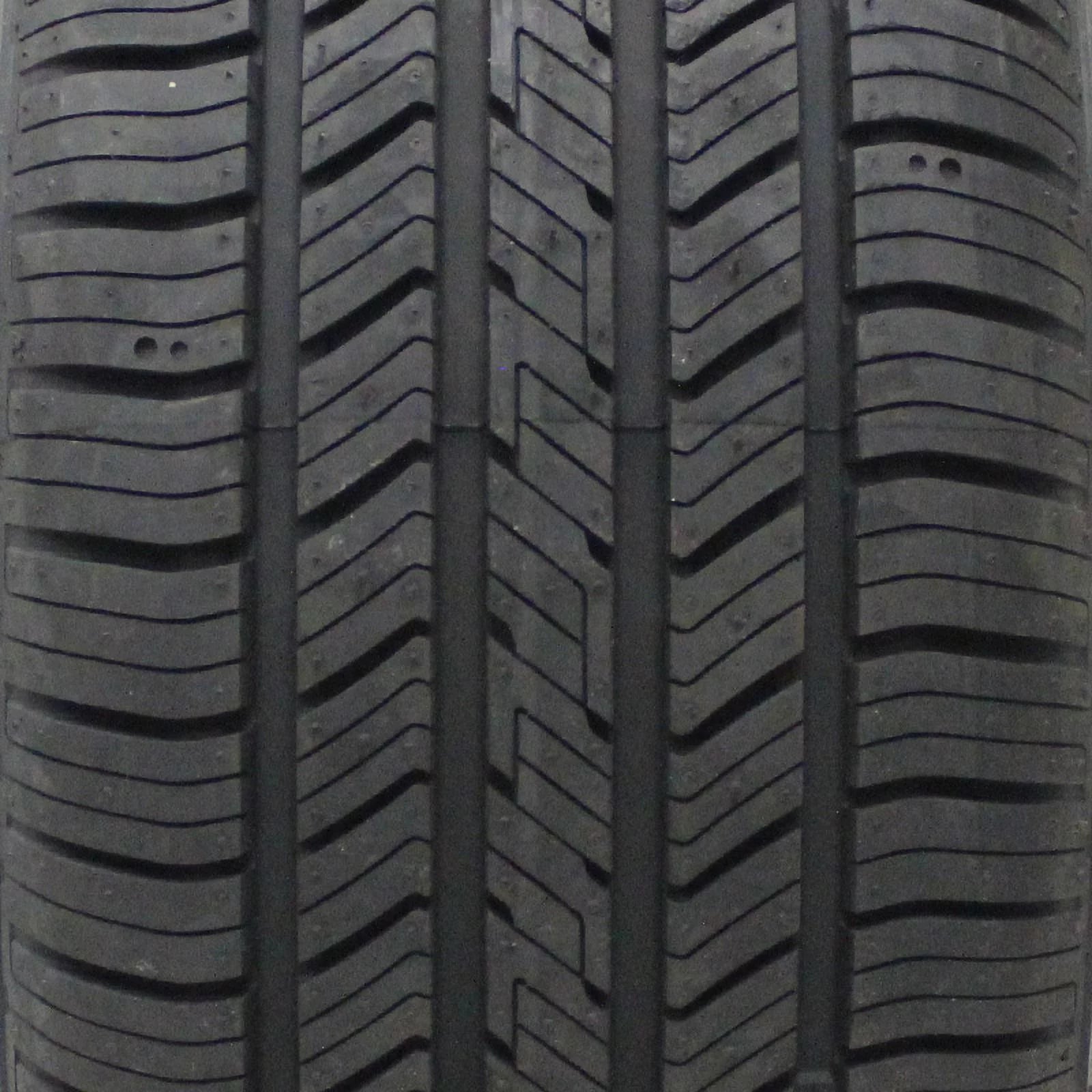 All-Season Tire 235/75R15 Z550