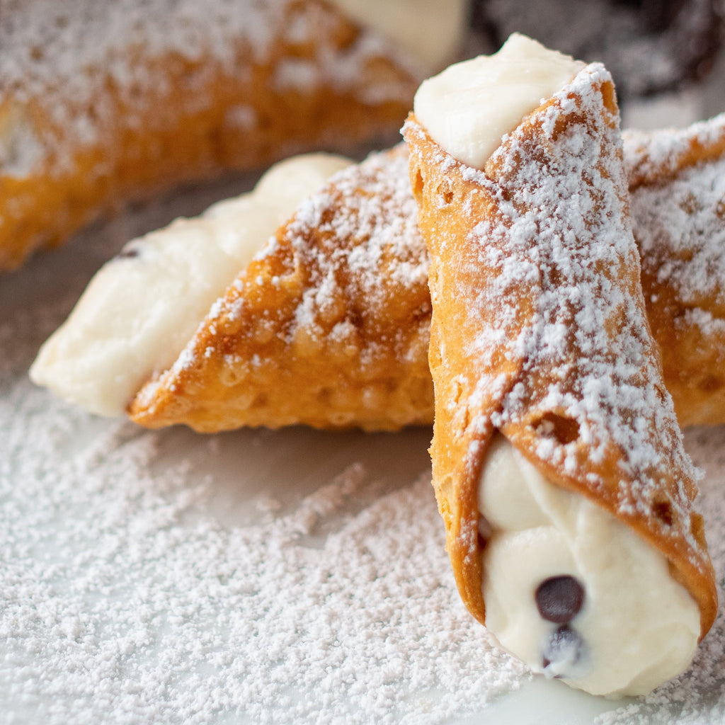 Carlo’s Bakery Classic Cannoli Kit (12x Pack) Family Size- Authentic Italian Pastry for Delivery - The Ultimate Experience for Food Lovers, Parties and Gatherings